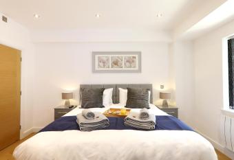 The Admiral s Apartment allows 18 year olds to book a room