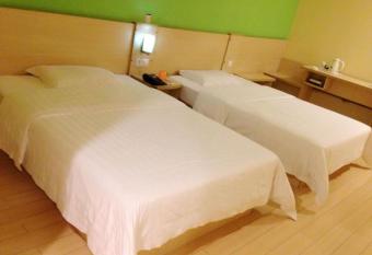 7Days Inn Suzhou Park New Area Commercial Street allows 18 year olds to book a room