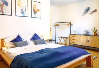 Modern Apartment close to Congress Center, TU-Uni and Center with Netflix! has Balcony rooms