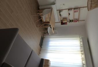 Chambre privative pr  s de l   tang de Thau has Balcony rooms