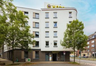 B&B Hotel D  sseldorf City-S  d allows 18 year olds to book a room