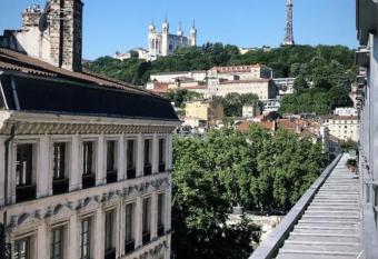 Celect In Lyon Suites climatis  es SkyView allows 18 year olds to book a room