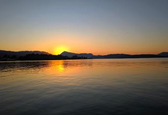 Poros Mood allows 18 year olds to book a room