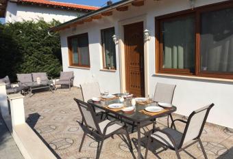 Anna - Maria Luxury Suite allows 18 year olds to book a room