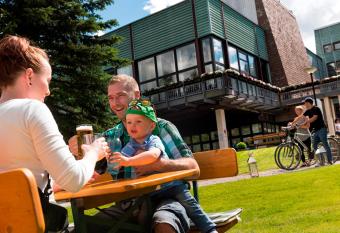 AHORN Waldhotel Altenberg allows 18 year olds to book a room