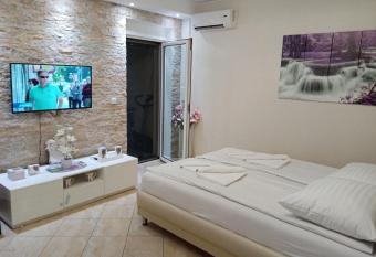 Apartman Anja has Balcony rooms