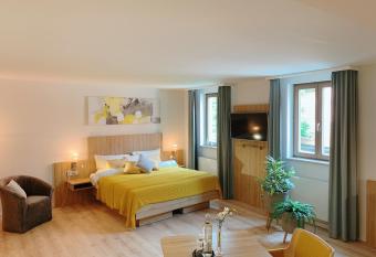 Hotel Blauer Wolf allows 18 year olds to book a room