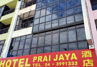 OYO 90842 Hotel Prai Jaya allows 18 year olds to book a room