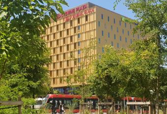 Crowne Plaza - Nice - Grand Arenas, an IHG Hotel allows 18 year olds to book a room