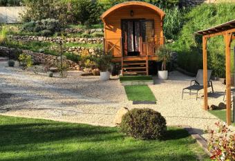 Roulotte de Florette has Balcony rooms