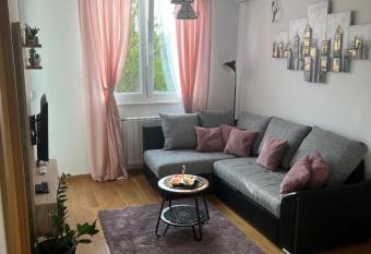 Apartment Luxe Nine with parking allows 18 year olds to book a room