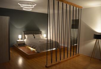 Cinema Zeus Studios - by Avelink has Balcony rooms