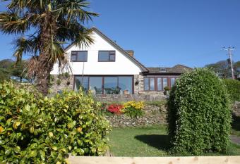 Kerryanna Country House Bed and Breakfast allows 18 year olds to book a room