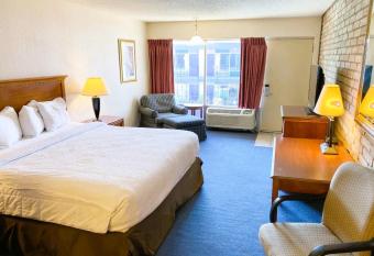 District Hotel Oklahoma City, I-44 By OYO has Balcony rooms