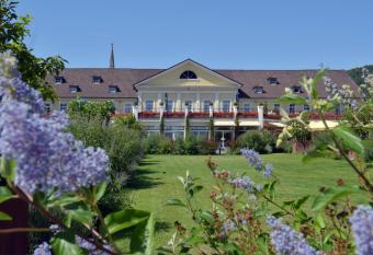 Kurpark-Hotel has Balcony rooms
