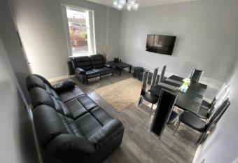 Entire Holiday Home allows 18 year olds to book a room