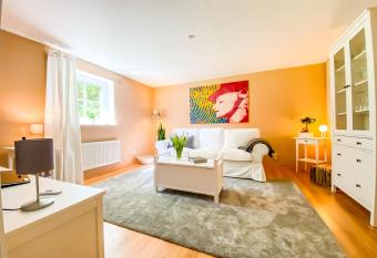 Ferienwohnung Im Sachsenwald allows 18 year olds to book a room