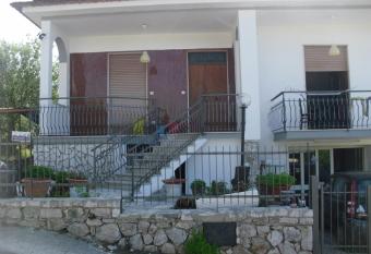 Lucia Sparagna, vacanzeminturno has Balcony rooms