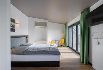 Nena Apartments - Kreuzberg 61 allows 18 year olds to book a room