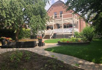 B&B Reveille allows 18 year olds to book a room