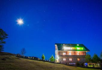 Royal Hotel Voskopoja has Balcony rooms