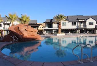 Kantada in the Sun - Poolside Retreat has Balcony rooms