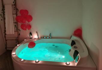 Sea fly guest house has rooms with a private hot tub