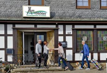 Ruhrpottpension Am St  ter allows 18 year olds to book a room