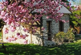 Les Gites de la Valette has Balcony rooms