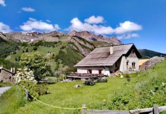 Auberge l Estoilies has Balcony rooms