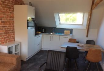 de Bloemenhof allows 18 year olds to book a room