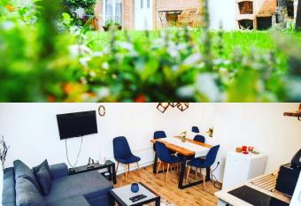 Agape Apartman has Balcony rooms