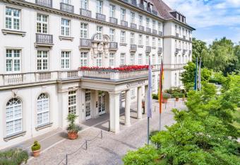 Parkhotel Quellenhof Aachen allows 18 year olds to book a room