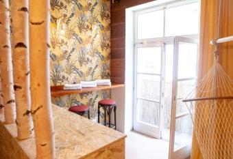 Sishaus Hostel allows 18 year olds to book a room