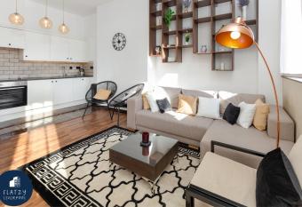 FLATZY - Victoria Street Apartment - Heart of City Centre allows 18 year olds to book a room
