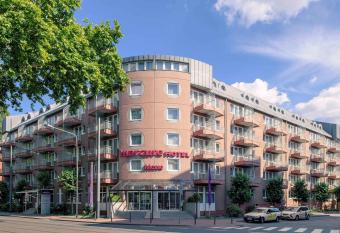 Mercure Residenz Frankfurt Messe allows 18 year olds to book a room