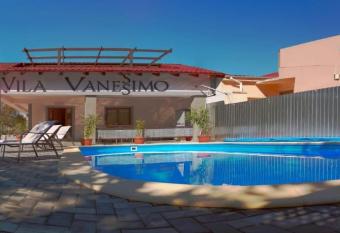VILA VANESSIMO has Balcony rooms