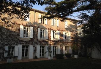 Le Rouzet has Balcony rooms