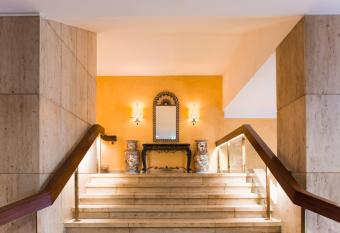 Hotel Krefelder Hof allows 18 year olds to book a room