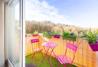 Studio neuf proche Disneyland Paris has Balcony rooms