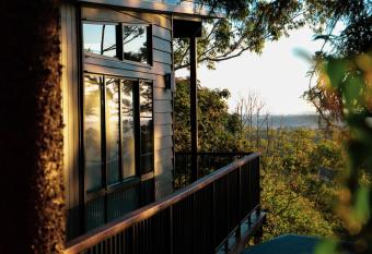 Rainforest Gardens - Luxury Hillside Chalets with Views to Bay & Islands has Balcony rooms