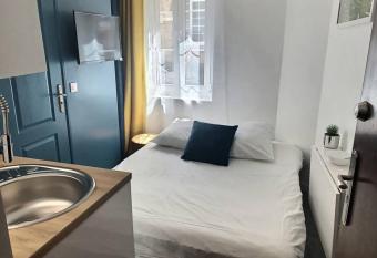 Appart  Studette Cosy    15min de Paris La D  fense allows 18 year olds to book a room