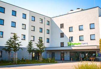 Holiday Inn Express Munich - Olching, an IHG Hotel allows 18 year olds to book a room