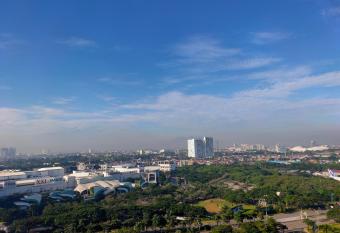 Sunset View Studio Room MDN Free WiFi Full Furnish City and Lake View has Balcony rooms