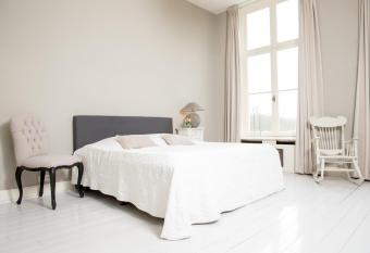 Hotel Kasteel Hoekelum allows 18 year olds to book a room