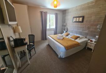 H  tel de charme Le Sens has Balcony rooms