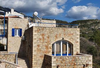 Neohori 3 has Balcony rooms