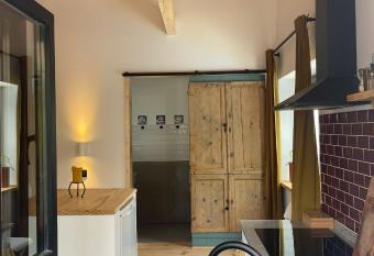 Ideal Summer cabin 1 km from arrifana beach allows 18 year olds to book a room