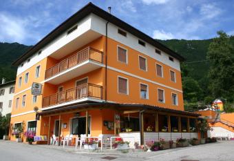 Hotel Passo Buole has Balcony rooms