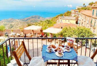 Sdraiati Home allows 18 year olds to book a room